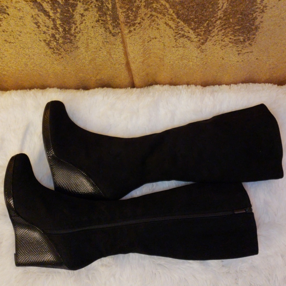 Black wedge boots